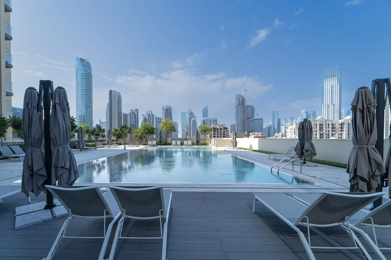 Luxury 3Br, Maidroom Full Burj & Fountain Views Dubai Apartment