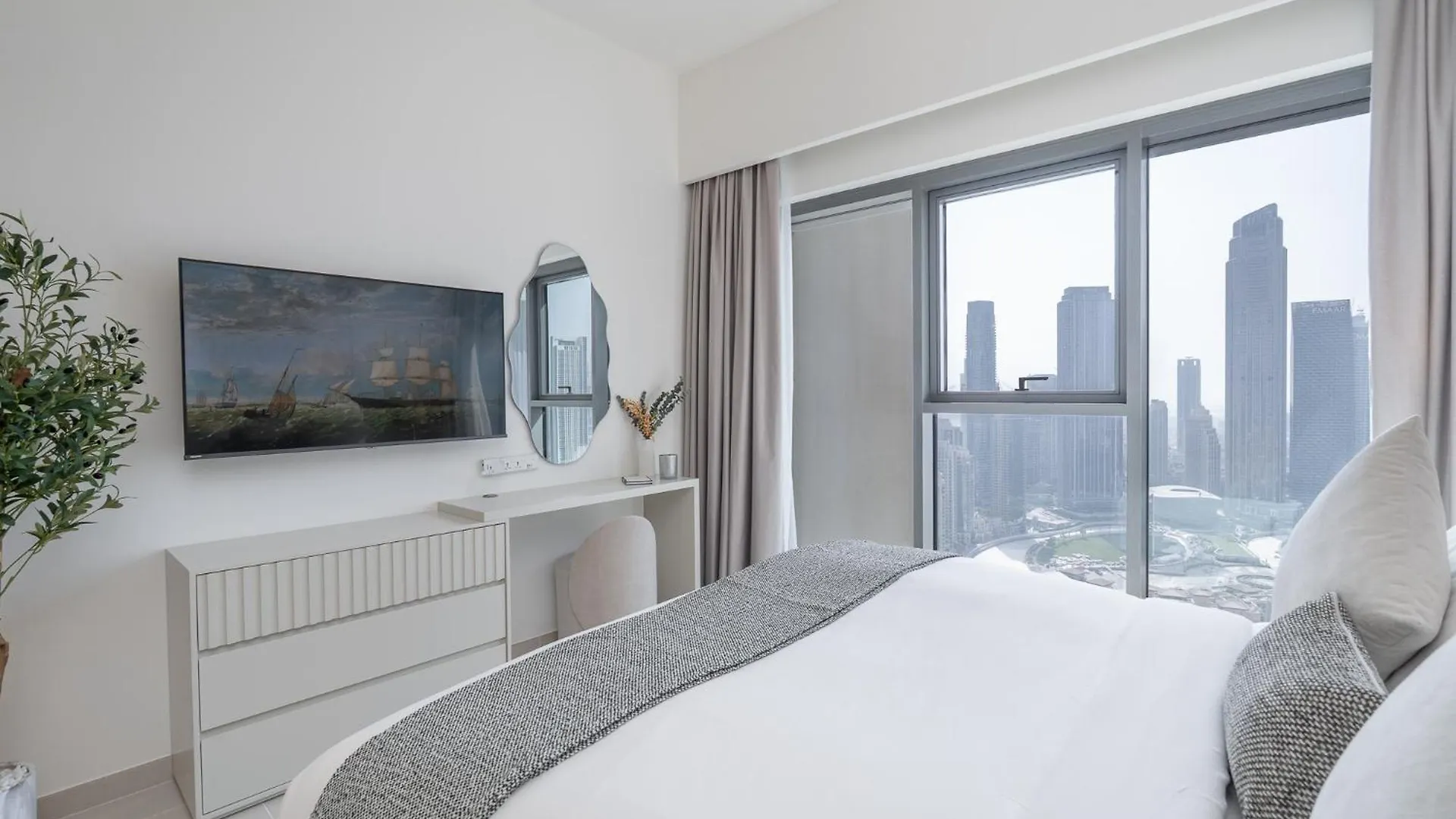 Luxury 3Br, Maidroom Full Burj & Fountain Views Dubai