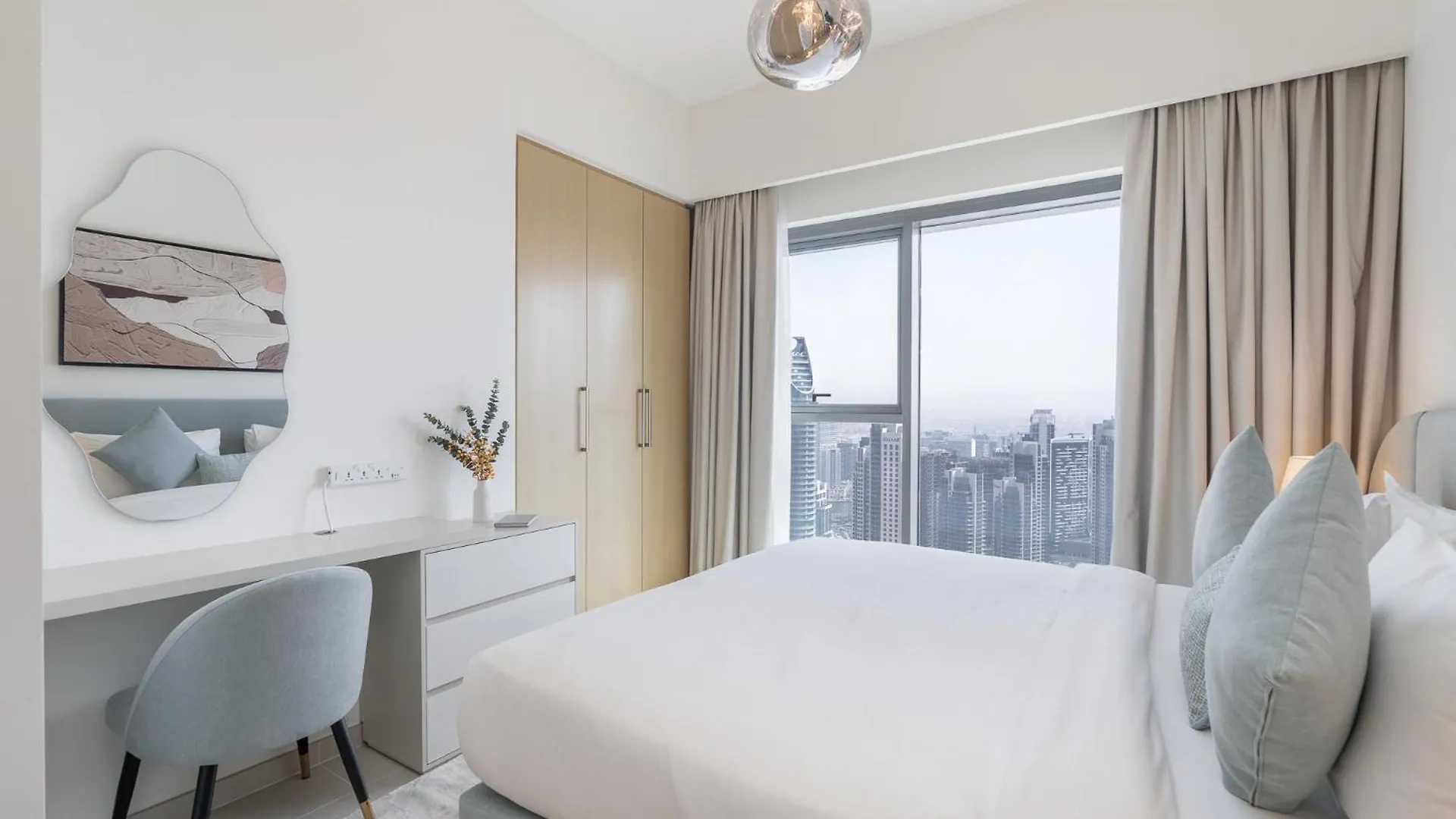Luxury 3Br, Maidroom Full Burj & Fountain Views Dubai
