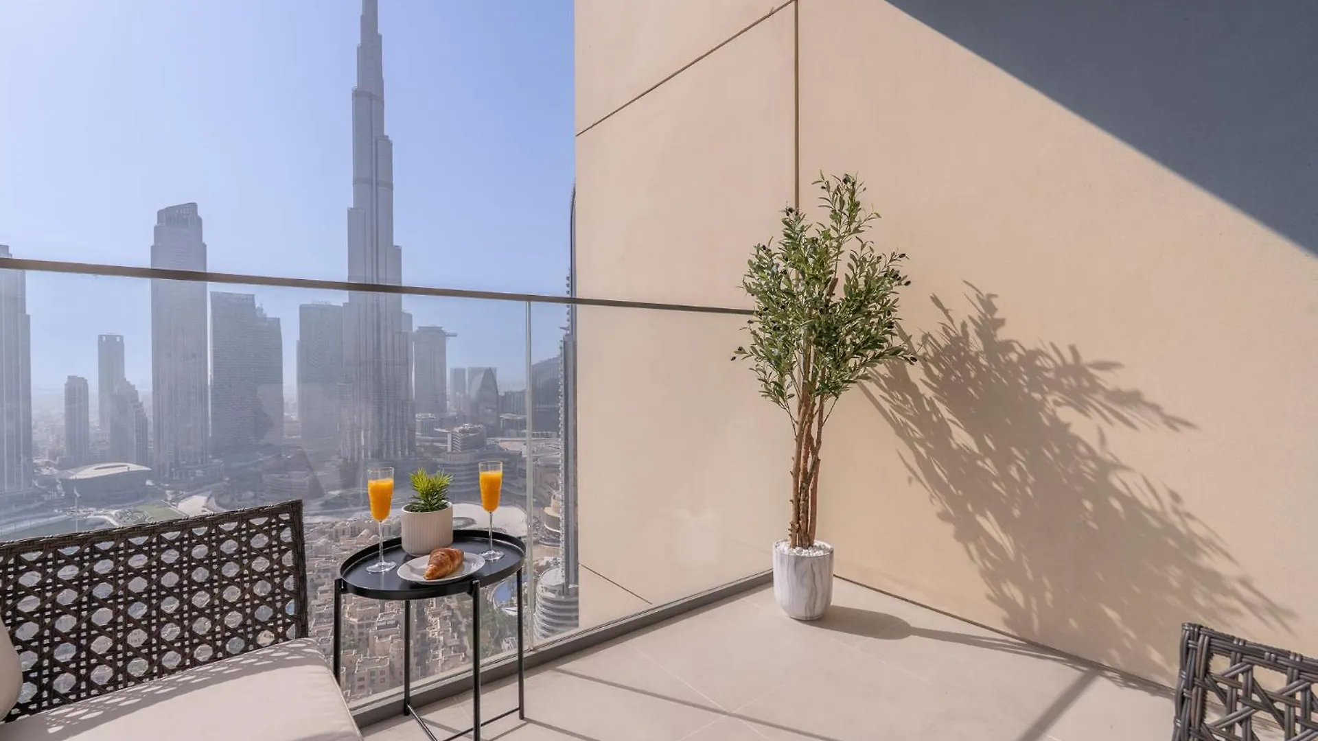 Luxury 3Br, Maidroom Full Burj & Fountain Views Dubai Apartment