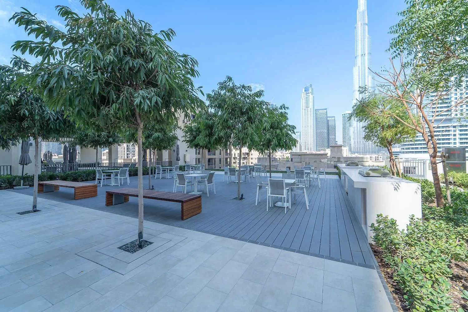 Luxury 3Br, Maidroom Full Burj & Fountain Views Dubai Apartment