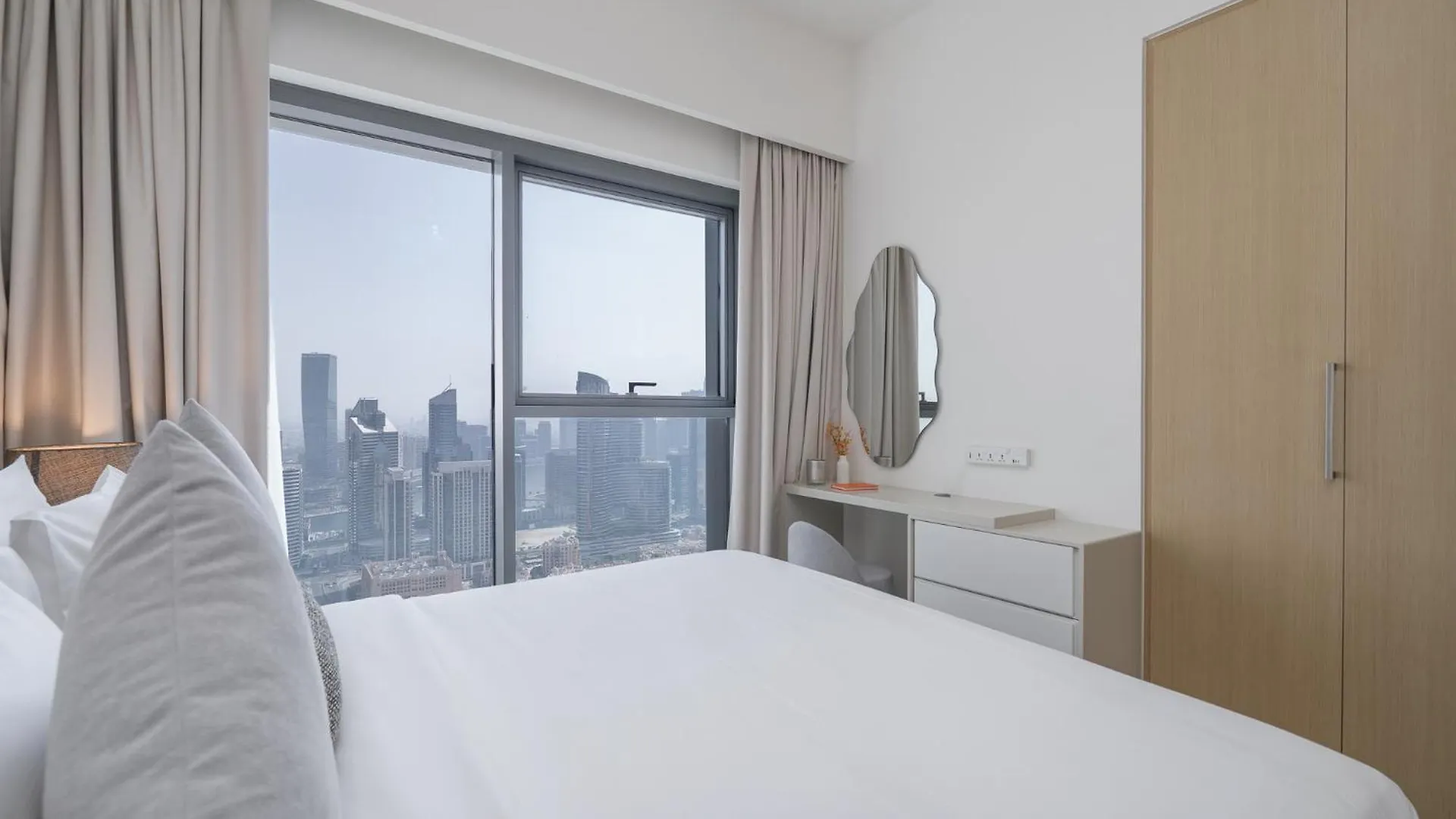 Luxury 3Br, Maidroom Full Burj & Fountain Views Dubai Apartment
